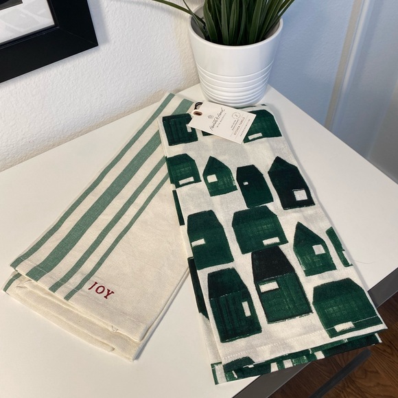 NWT Hearth & Hand With Magnolia Christmas Hand Towels Set of 2 - Picture 1 of 5